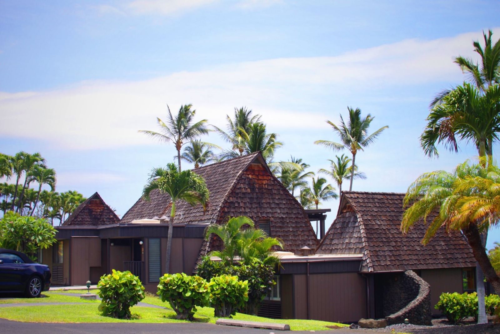 Oceanfront HawaiianStyle Bungalow