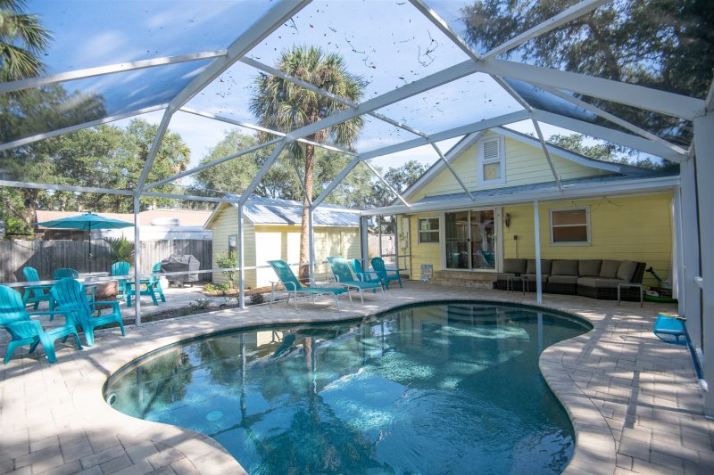 Blue Hen Cottage Vacation Rental Home Gulfport Florida
