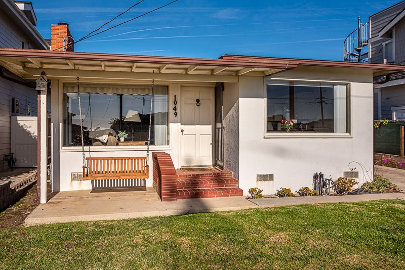 049 Charming Home Across Street From Beach2 Bedroom 1 Bath