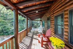 Bill's Mountain Log Cabin, secluded in Hendersonville