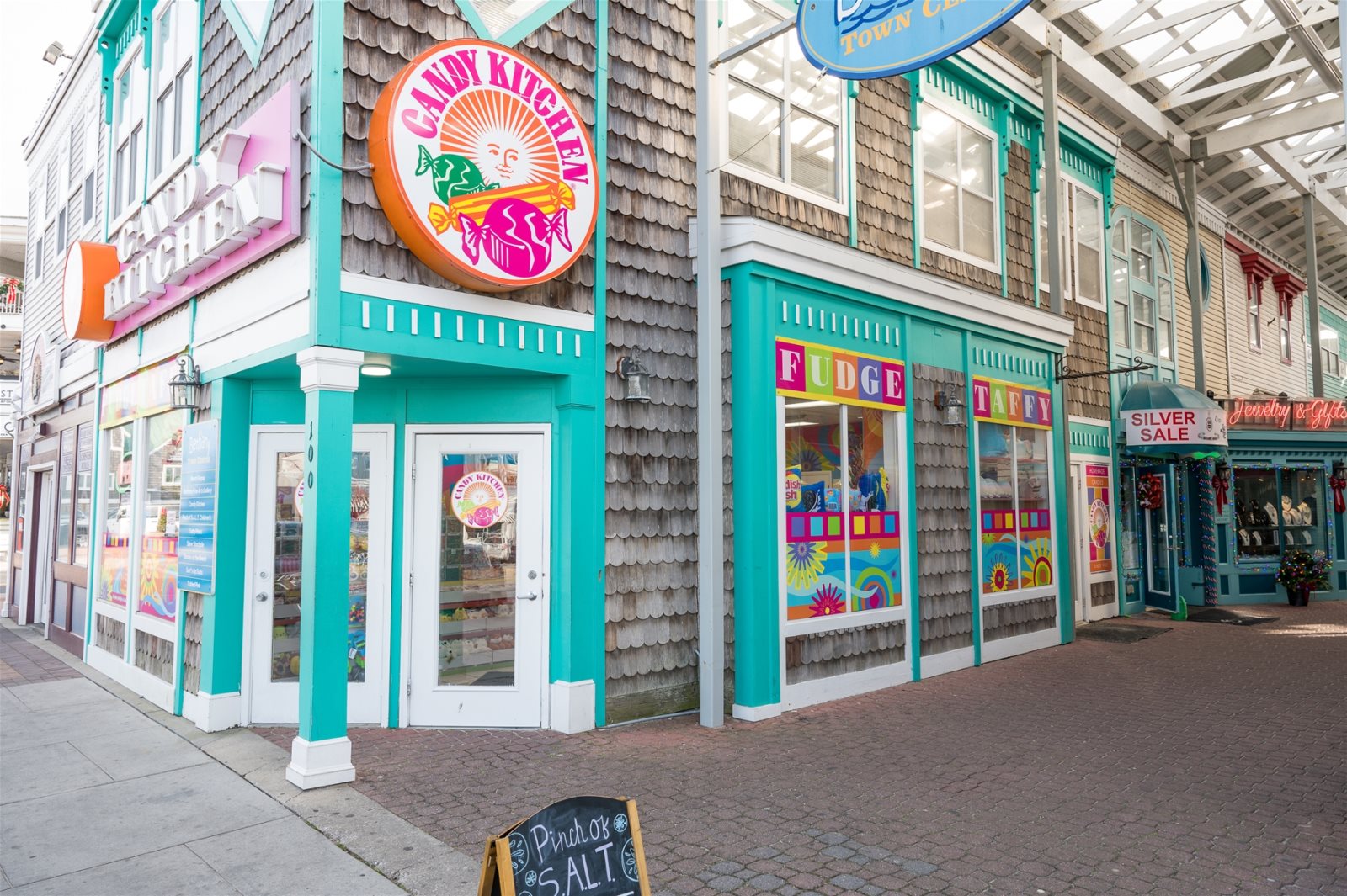 Ocean View Beach Club vacation rentals home w 5 BR next to Bethany