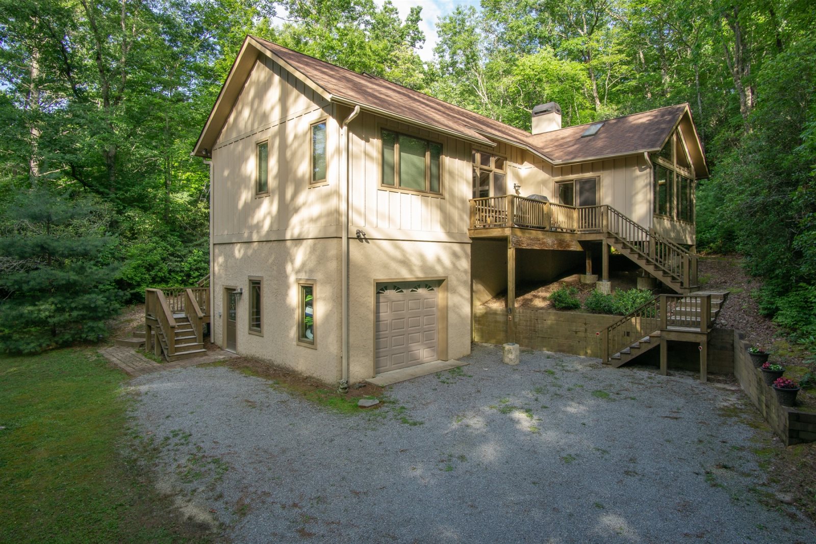 Sherwood forest, Brevard, NC vacation rental, well appointed, fireplace