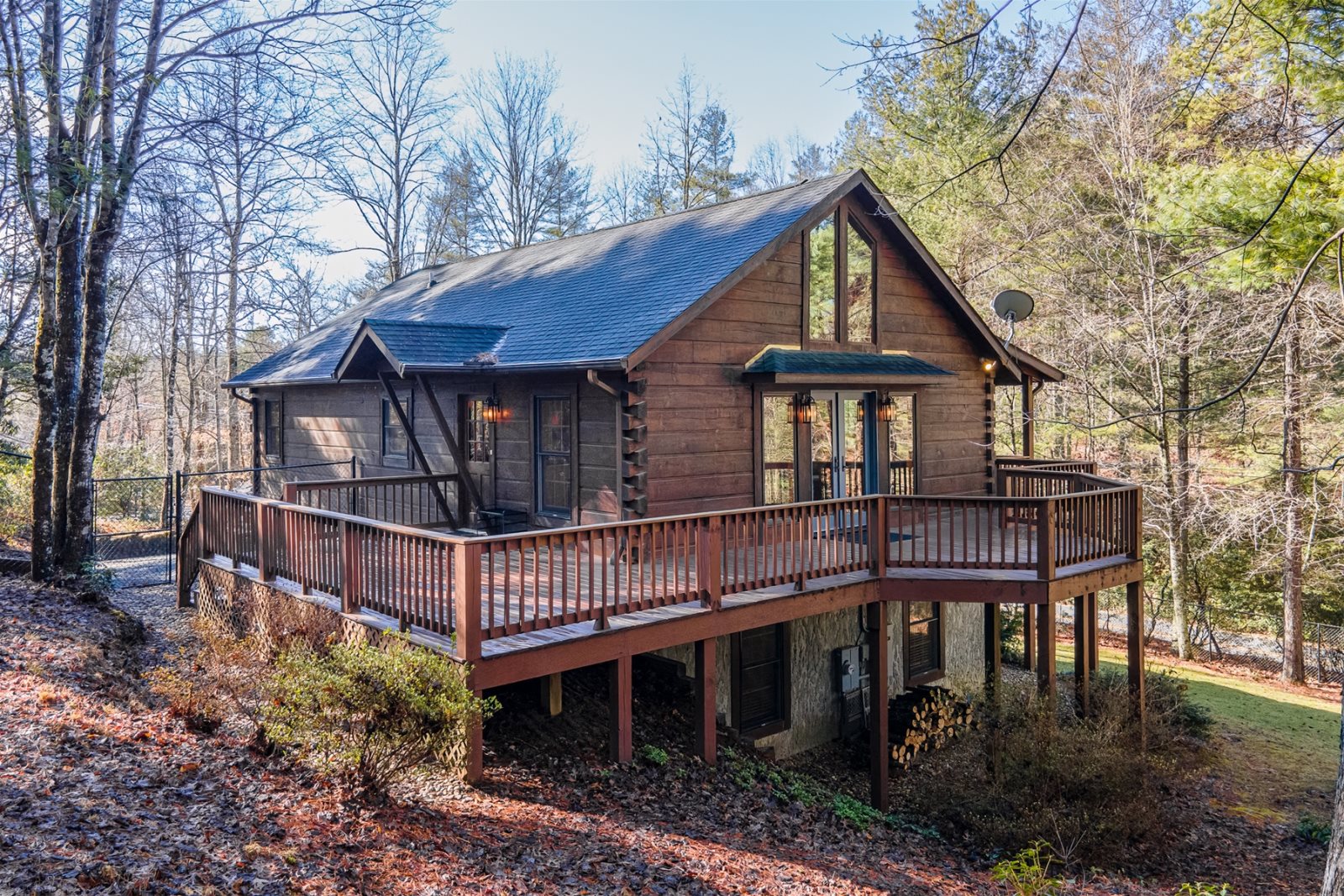 Log Cabin Vacation Rental in Pisgah Forest