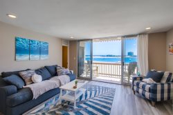 South Mission Beach 2BR/1.5BA Bayfront Condo: Bayfront Lookout
