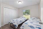 Guest Bedroom with 2 Tiwn beds