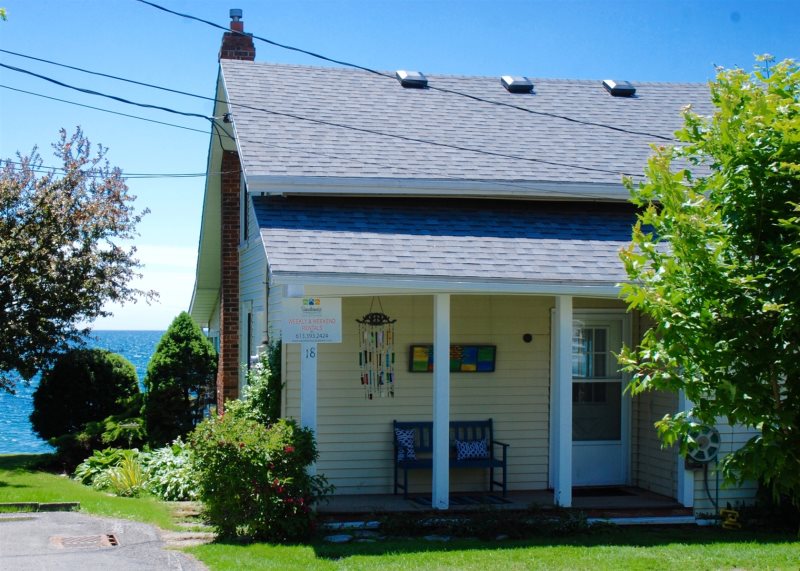 Lands End Wellington Quaint 2 Br Cottage On Lake Ontario