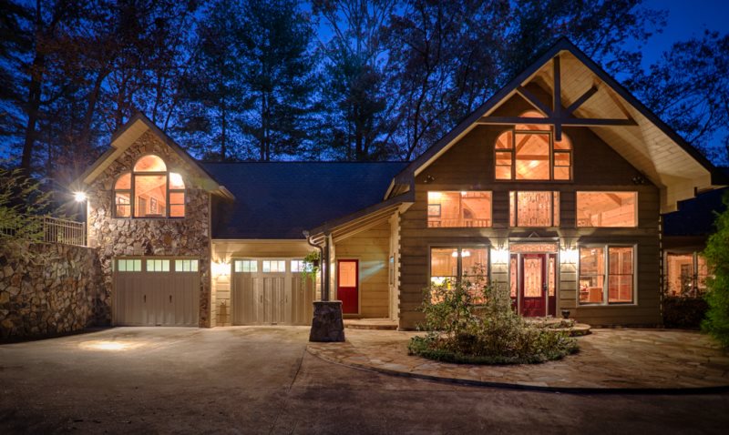 Lakefront luxury cabin vacation Rental, Blue Ridge, GA