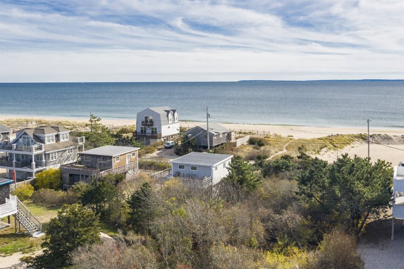 Taylor Swift's Property Near East Beach
