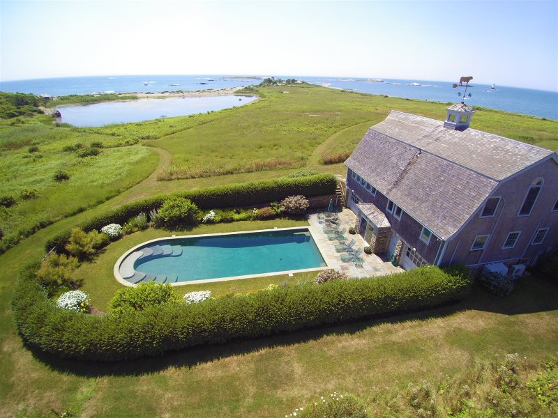 Spectacular Oceanfront Property 3 Bedroom Barn With Pool