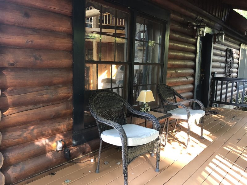 Bear S Den Is A 3 Bedroom 3 1 2 Bath Log Home