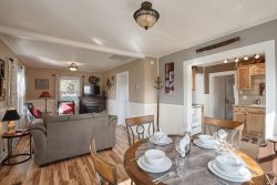 Dundee Garden Cottage: Pet-Friendly Private Home, Walkable to Town!