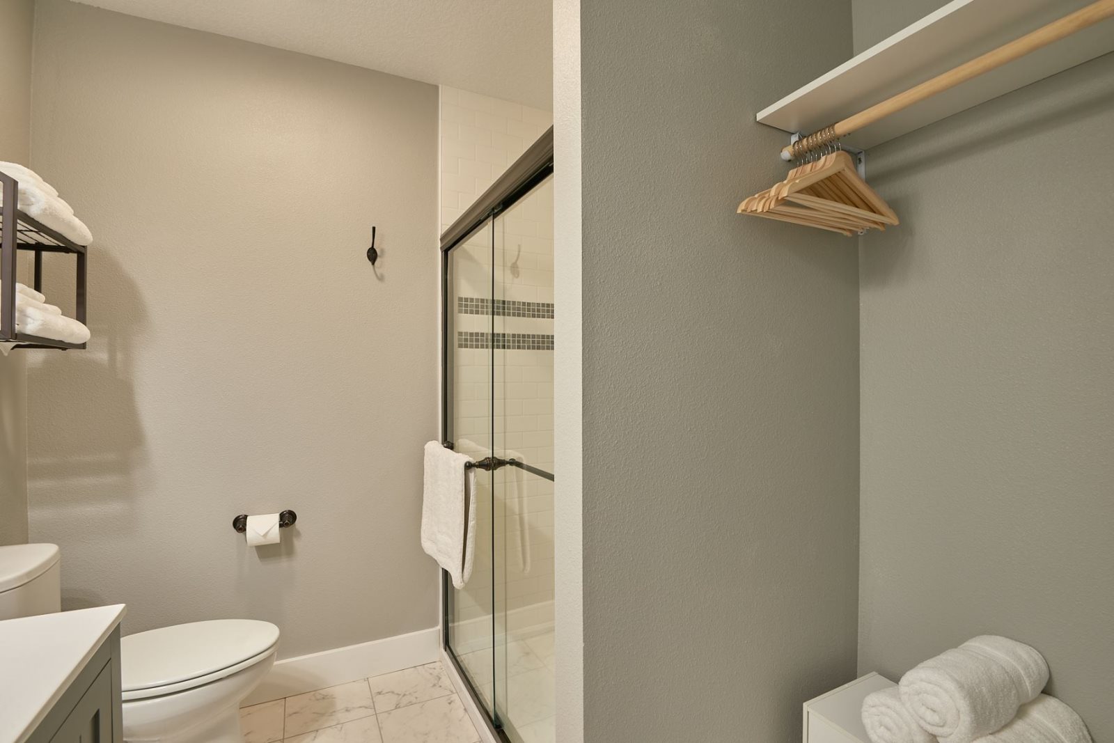 Luxurious, one bedroom suites, downtown Newberg