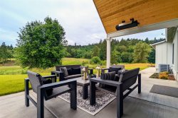 Pearl of the Valley: Experience the Opulence of Luxury Living in the True Gem of Oregon's Wine Country