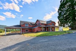 Bell Road Farmhouse - Vineyard Retreat