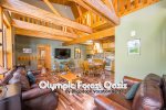Oasis: Lodge house in the woods, pets/kids AOK!