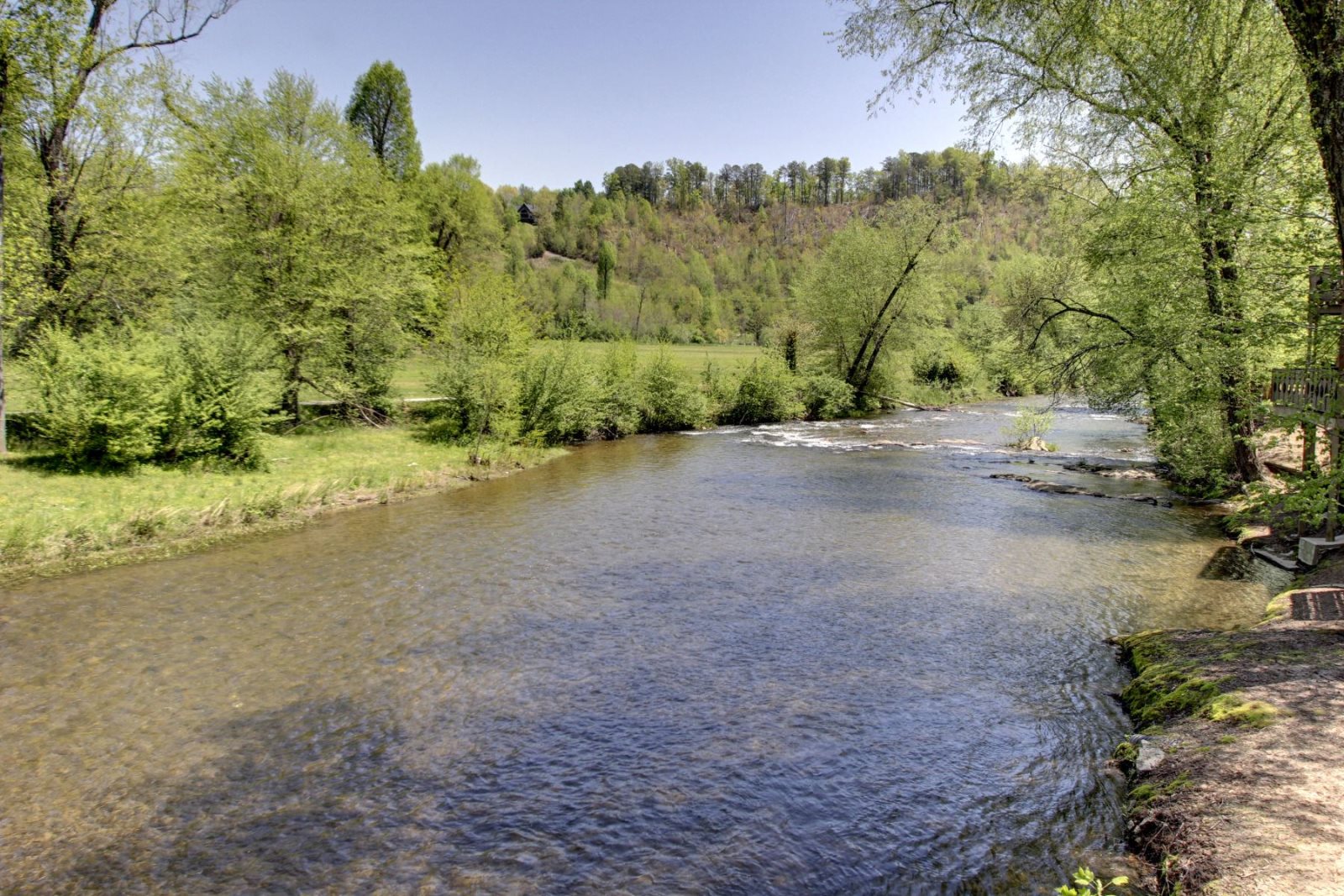 Rivers Edge Condo 703c Vacation Rental on River in Helen GA