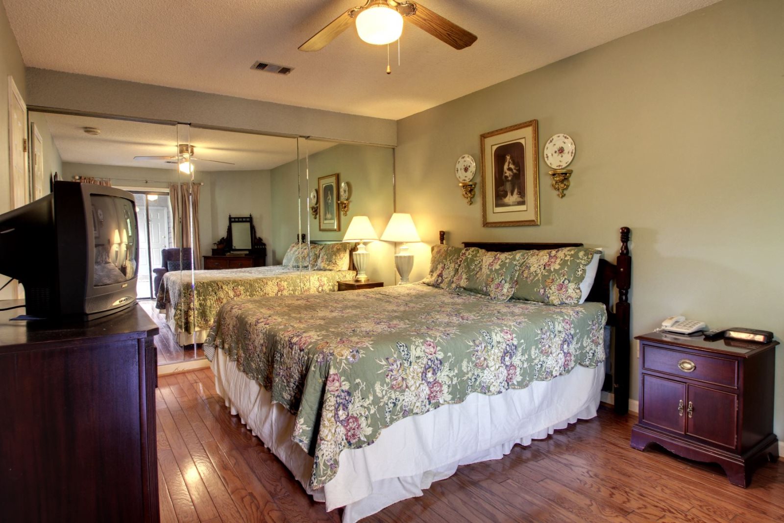 Rivers Edge Condo 504 Vacation Rental in Helen GA Bavarian Brook