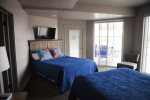 Room 104 - 2 queens