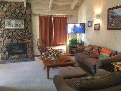 #112-Hot Tub, Pool, Spa, Common Game Room, 10 minute Walk to Town & Lifts