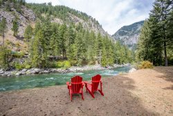 River Run Cottage - Enjoy The Sights And Sounds Of The Wenatchee River!