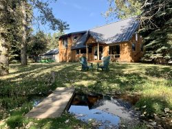 Over the river and through the woods, you'll love this home!  Chickadee Chalet is a short distance from downtown and the ski hill.