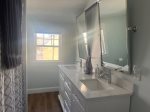 2nd floor bath with tub/shower