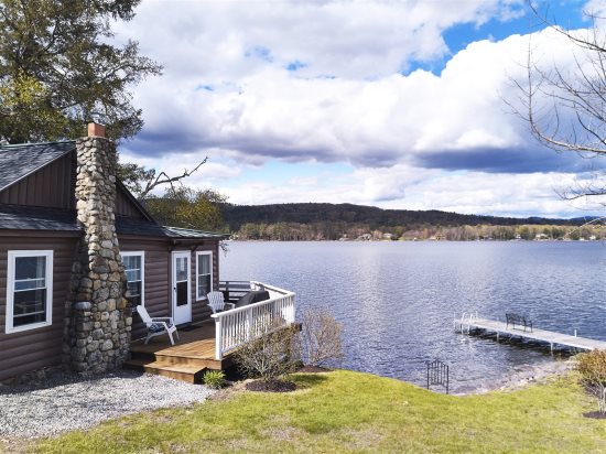 Beautiful Pleasant Lake Retreat