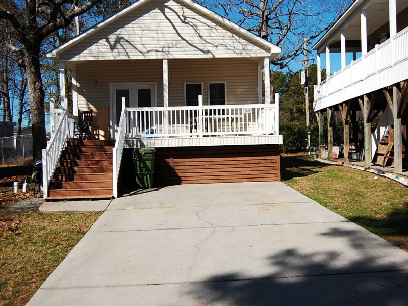Ocean Lakes Myrtle Beach Surfside Beach Seasons Coastal Vacations Vacation Rentals Homes 3 Bedroom Rentals