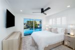 Poolside Guest Bedroom, Queen, 1st Floor 