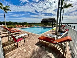 Vaca Cove unit A Shore Thang 4 Bedrooms 3 Baths, Pool, Ocean View with Dock 