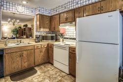 8 Lonjeta Lane - LONG TERM ONLY. A nicely furnished one level town home near Lake DeSoto, DeSoto Golf Course and walking trails in Hot Springs Village Golf and Lake Resort