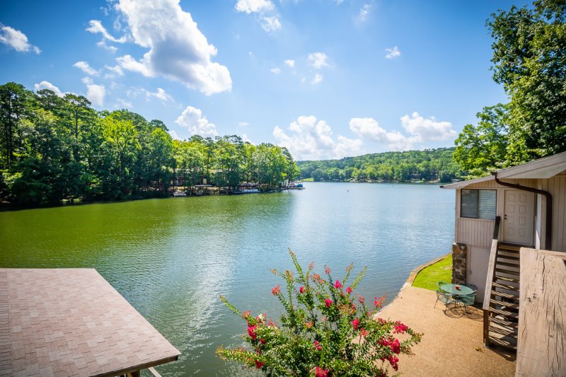 Very nicely updated vacation rental and extended stay town home on Lake