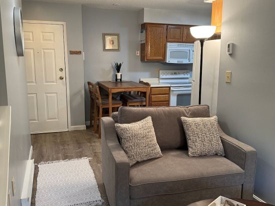2 Bedroom Condo with mountain views, top floor with private deck
