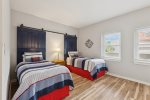 Guest Bedroom w/ 2 Twin Beds