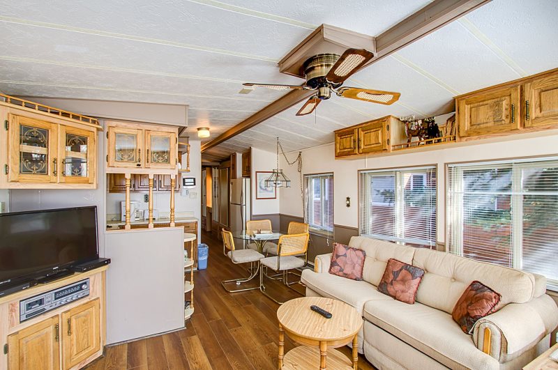 Quaint And Cozy River Front Vacation Cabin Pet Friendly In