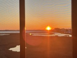 Beautiful Sunsets on the Bay! Sleeps 7, Central A/C, Parking for 2