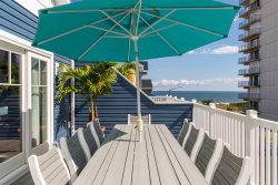Large 5 Bedroom Townhouse, Ocean Block with Ocean View! Private parking for 4 cars, sleeping 12, Free EV Car Charger