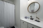 Full hall bathroom w/tub & shower combo