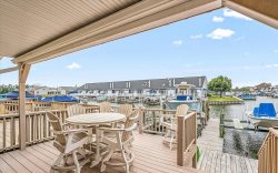 Beautiful Waterfront Townhome on the Bay, sleeping 6 