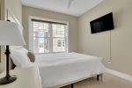 Bedroom 2 w/ queen size bed 