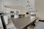 Dining area w/ seating for 6