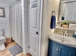Full Bathroom w/tub & shower combo