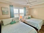 Bedroom w/2 Queen beds & TV