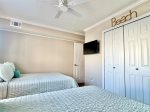 Bedroom w/2 Queen beds & TV