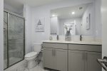 Full bathroom, Level 4