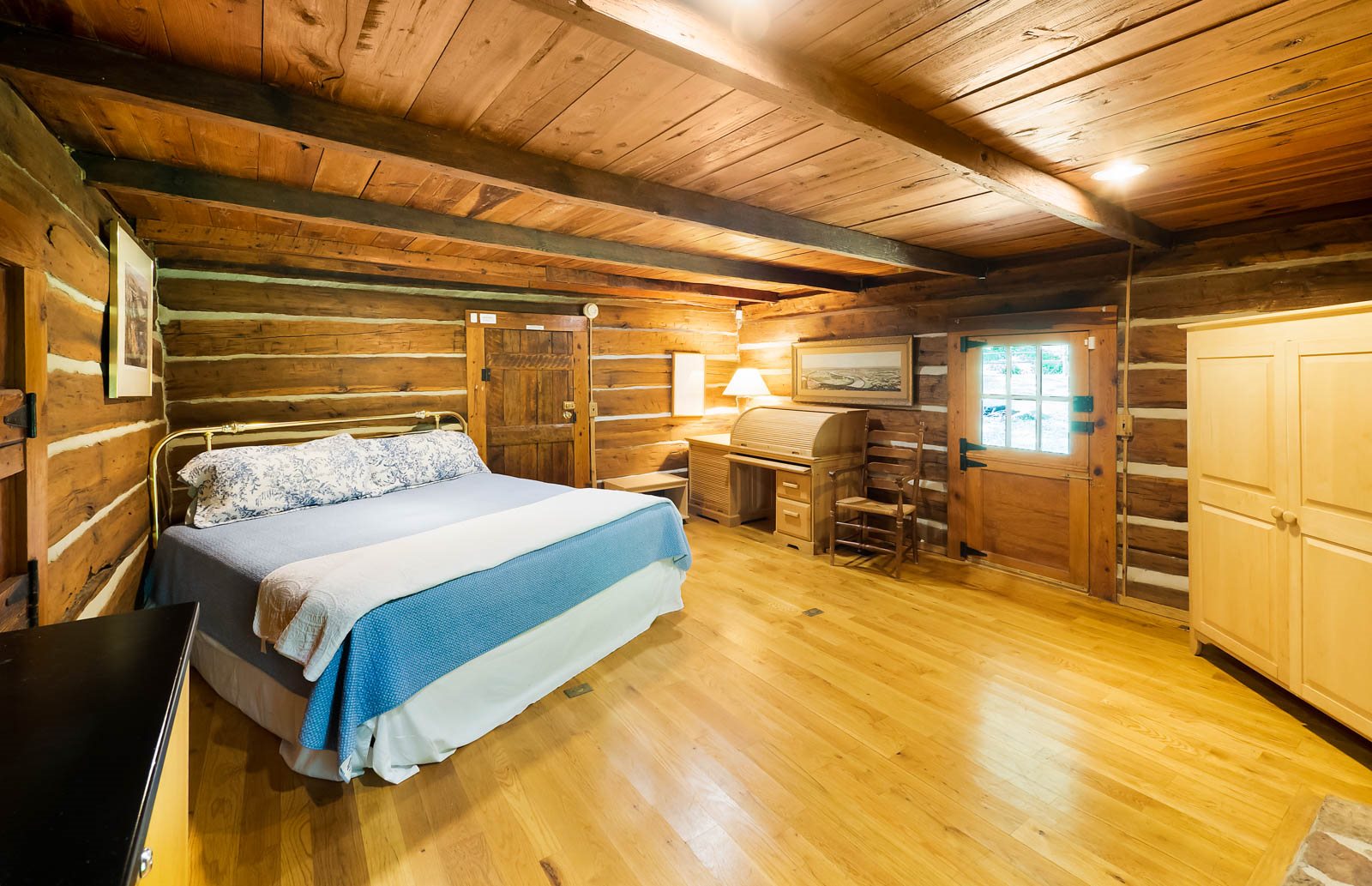 3 Bedroom 2.5 Bathroom log cabin/Sleeps 10/chattanooga log ...