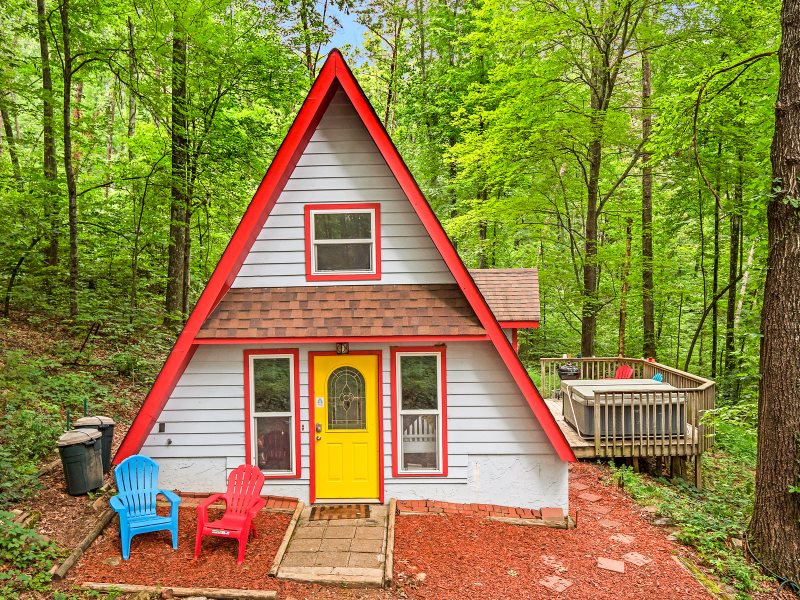 2 Bedroom 1 Bathroom Cabin Bungalow Sleeps 4 Cabin With Hot Tub