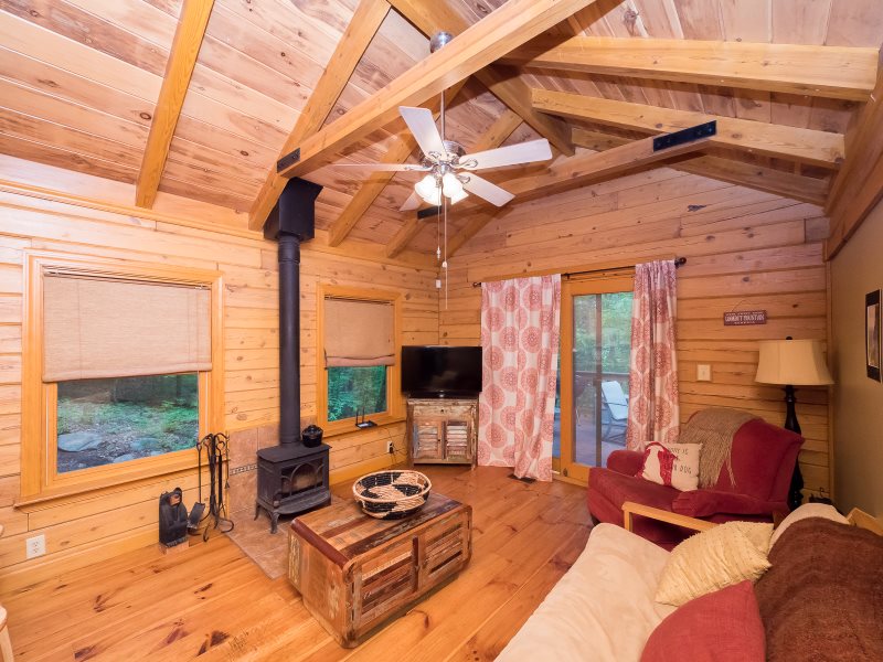 2 Bedroom 1 Bathroom Cabin Bungalow Sleeps 4 Cabin Rental Woods