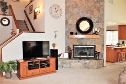 *Free Activities with Xplorie*  Short walk to the River, Private Hot Tub & Gas Fireplace - Plover 14