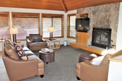 *Free Activities with Xplorie*  Split Level with A/C, Wood Burning Fireplace, Private Hot Tub - Red Cedar 53